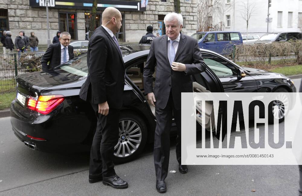 Horst Seehofer, Ministerpraesident Bayern, CDU, Beginn der Sondierungen von CDU und SPD zur Regierungsbildung, Willy-Brandt-Haus, DEU, Berlin