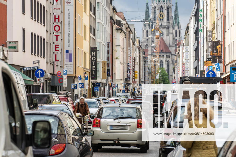 Heavy traffic in Landwehrstraße, Munich, April 2025 Germany, Munich, April 2025, heavy traffic in Landwehrstraße, southern station district, city traffic, street leads to St Pauls Church, several hotels, retail, traffic, environment, Bavaria, Bavarian,