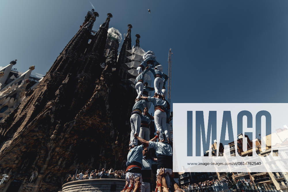 The Castellers del Poble Sec build a human tower in front of Barcelona s Sagrada Familia. Barcelona Spain - ZUMAo105 20250427_fap_o105_028