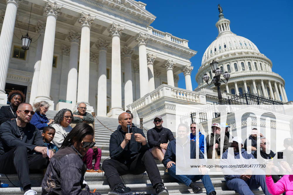 Senator Cory Booker (D-NJ) and House Minority Leader Hakeem Jeffries (D-NY) lead a sit-in on the steps of the House of Representatives to protest against the Trump administration. Washington USA - ZUMAl312 20250427_znp_l312_003