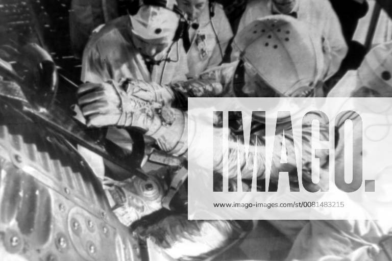SPACE TRAVEL ASTRONAUT GORDON COOPER ENTERS MERCURY SPACE CAPSULE FAITH 7 ; 15 MAY 1963,