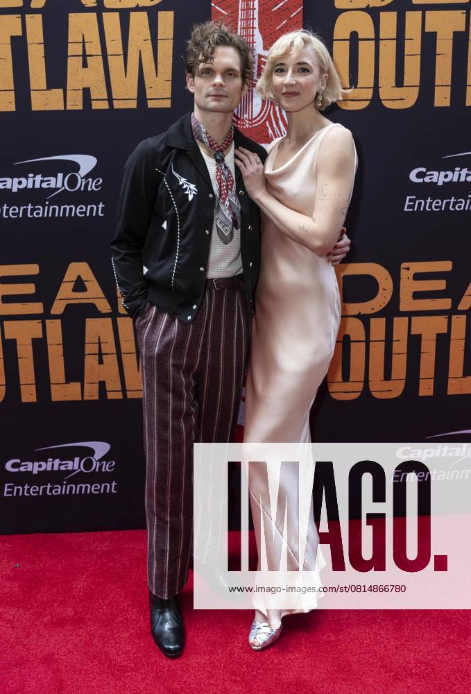 Andrew Durand and Julia Knitel attend opening night for Dead Outlaw on Broadway at Longacre Theatre in New York on April 27, 2025 Bronx USA - ZUMAr339 20250427_znp_r339_021