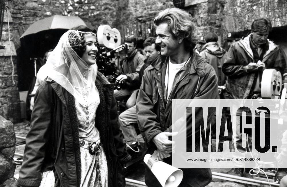 Braveheart (1995) - filmstill Braveheart (1995) Behind the scenes photo of Mel Gibson & Sophie Marceau - - -