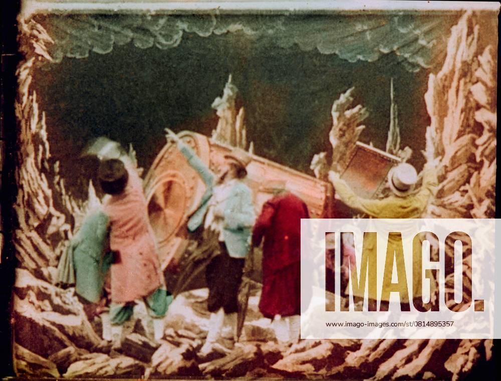 A Trip to the Moon (1902) - filmstill A Trip to the Moon (1902) (Le voyage dans la lune) - - -