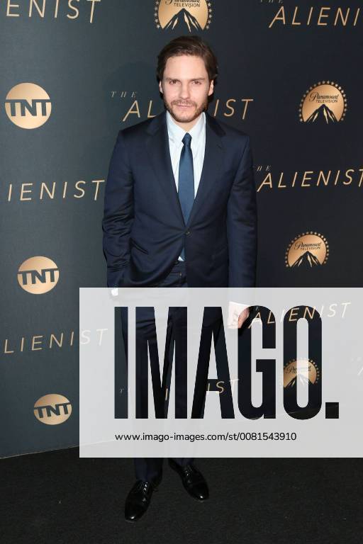 Daniel Bruehl in the the Alienist TNT series premiere on 11 01 2018 in Los Angeles TNT s the Alienist TV series premiere in Los Angeles 2018