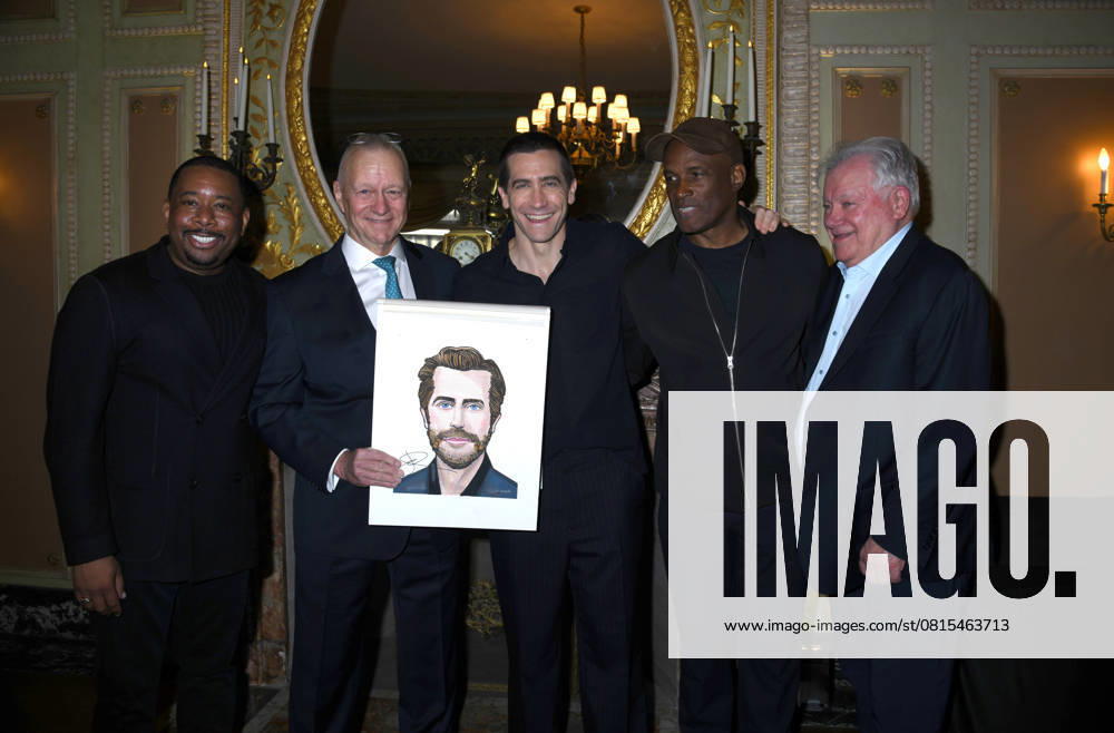 Bilder des Jahres 2025, Entertainment 04 April April 29, 2025, New York, New York, United States: Jake Gyllenhaal joins the legendary wall of caricatures at Sardi s in New York. April 29, 2025 New York United States - ZUMAp281 20250429_zea_p281_032