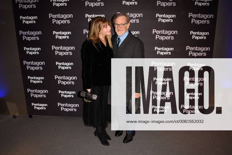Steven Spielberg ( realisateur ) et sa femme ( Kate Capshaw ) CELEBRITES : Avant premiere du film PENTAGON PAPERS - Paris - 13 01 2018 FedericoPestellini Panoramic