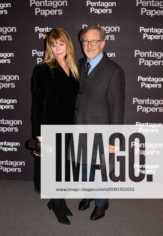 Steven Spielberg ( realisateur ) et sa femme ( Kate Capshaw ) CELEBRITES : Avant premiere du film PENTAGON PAPERS - Paris - 13 01 2018 FedericoPestellini Panoramic