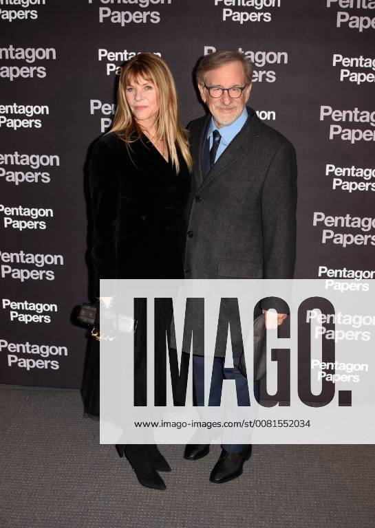 Steven Spielberg ( realisateur ) et sa femme ( Kate Capshaw ) CELEBRITES : Avant premiere du film PENTAGON PAPERS - Paris - 13 01 2018 FedericoPestellini Panoramic