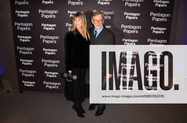 Steven Spielberg ( realisateur ) et sa femme ( Kate Capshaw ) CELEBRITES : Avant premiere du film PENTAGON PAPERS - Paris - 13 01 2018 FedericoPestellini Panoramic