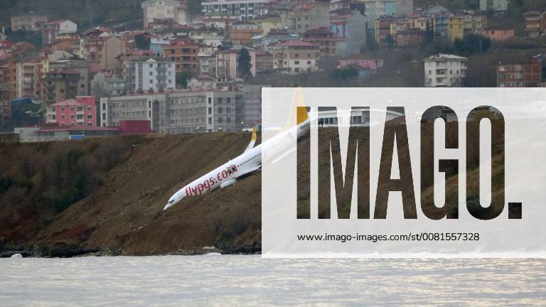 (180114) -- TRABZON, Jan. 14, 2018 () -- Photo taken on Jan. 14, 2018 shows a Pegasus Airlines airplane which skidded off the runway at Trabzon airport by the Black Sea in Trabzon, Turkey. A passage plane which belongs to Turkey s Pegasus Airlines skidded off the runway of Trabzon airport Saturday and ended up halfway down a steep slope into the Black Sea, Turkish media reported on Sunday. () (srb) TURKEY-TRABZON-AIRPLANE-ACCIDENT Xinhua