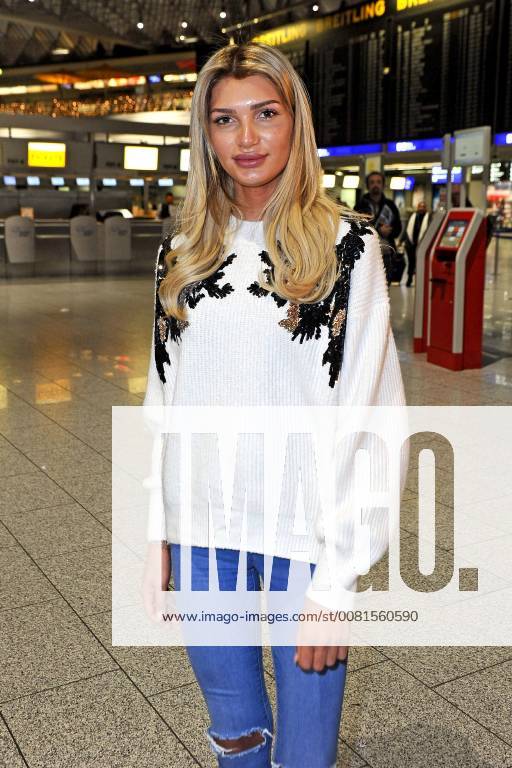 RTL jungle camp 2018 Giuliana Farfalla eigentl Giuliana Radermacher on the occasion of the departure of the candidates of the RTL show I m a celebrity camp brings to me out of here to the jungle 2018 01 2018 on 14 Frankfurt Main airport