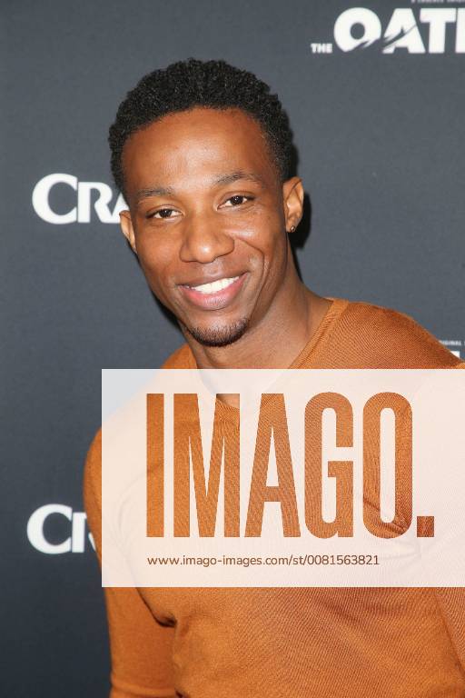 Arlen Escarpeta at the Photocall for the series of the oath the oath on 14 01 2018 in Pasadena Crackle s oath of the TV series Photocall in Ottawa at Los Angeles 2018