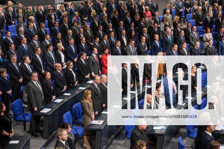 Policy state funeral for Philipp Jenninger state funeral on the on 4 January 2018 on Thursday 17 January 2018 in the German Bundestag In the picture the Abgeorndeten of the German Budnestag and mourners sing deceased former Dr Philipp Jenninger President of the Bundestag to the Conclusion of State ceremony the national anthem 18 1 2018 Berlin