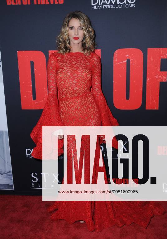 Los Angeles, CA, U.S. - 17 January 2018 - Los Angeles, California - Dawn Olivieri. Den of Thieves Los Angeles Premiere held at Regal Cinemas LA Live. Photo Credit: Birdie Thompson AdMedia Los Angeles U.S. - ZUMAa123 20180117_zaa_a123_250