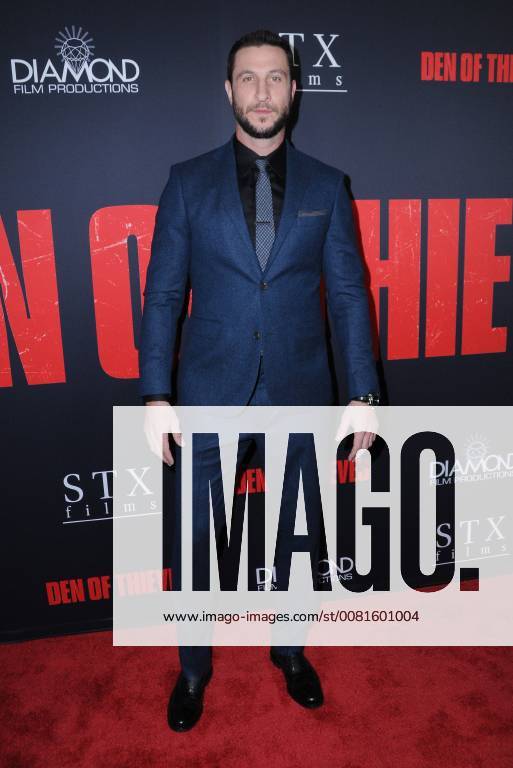 Los Angeles, CA, U.S. - 17 January 2018 - Los Angeles, California - Pablo Schreiber. Den of Thieves Los Angeles Premiere held at Regal Cinemas LA Live. Photo Credit: Birdie Thompson AdMedia Los Angeles U.S. - ZUMAa123 20180117_zaa_a123_239