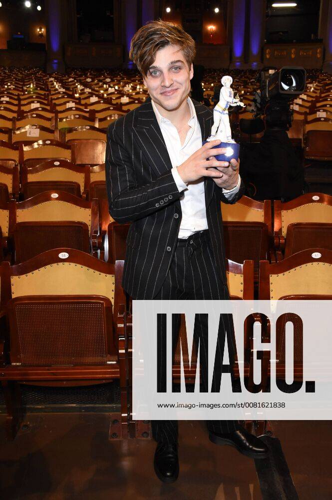 Jonas Dassler award of the Bavarian film awards 2017 in the Prinzregententheater Munich 19 39 01 2018 Foto:xP.xSchönbergerx xFuturexImage