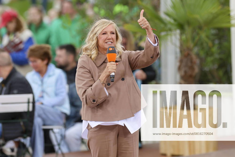 Presenter Andrea Kiewel ZDF stands on the stage, Saisoneroeffnung, ZDF Fernsehgarten, ZDF Sendezentrum on May 04, 2025 in Mainz, Germany Photo by Marco Steinbrenner DeFodi Images Presenter Andrea Kiewel ZDF stands on the stage, Saisoneroeffnung, ZDF Fernsehgarten, ZDF Sendezentrum, May 4, 2025 in Mainz, Germany Photo by Marco Steinbrenner DeFodi Images