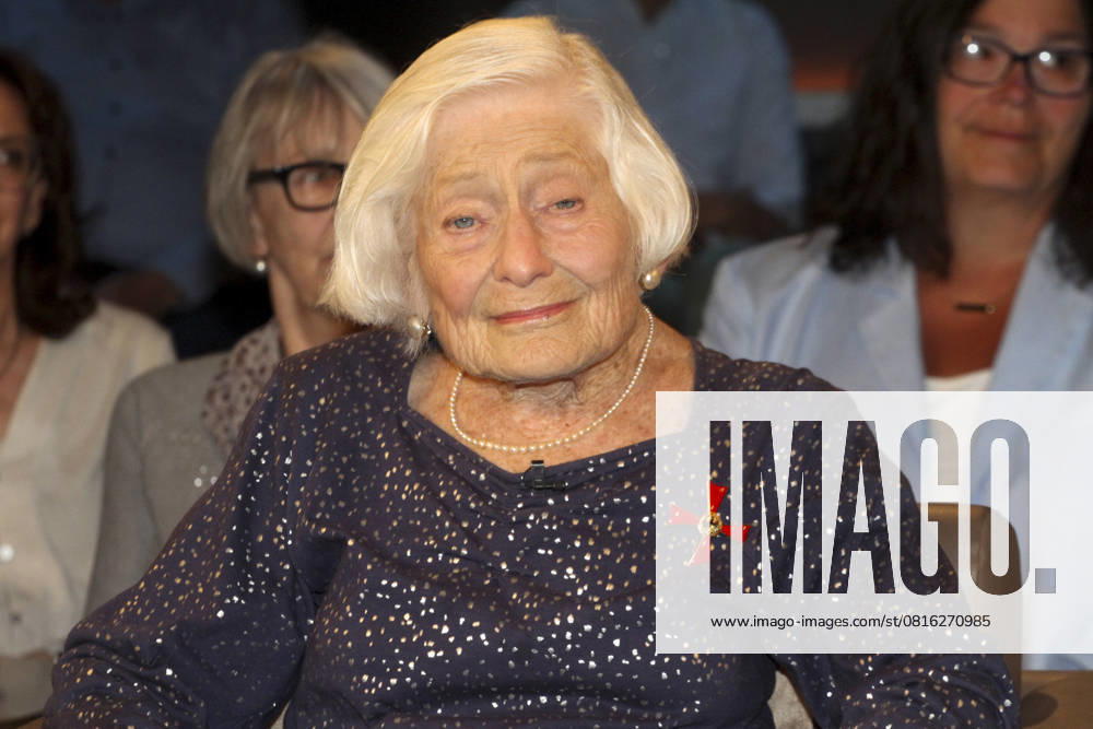 Irene Butter, née Hasenberg Holocaust survivor as a guest on the NDR talk show from the NDR 3 studio on 04 05 2025 in Hamburg Hamburg Germany
