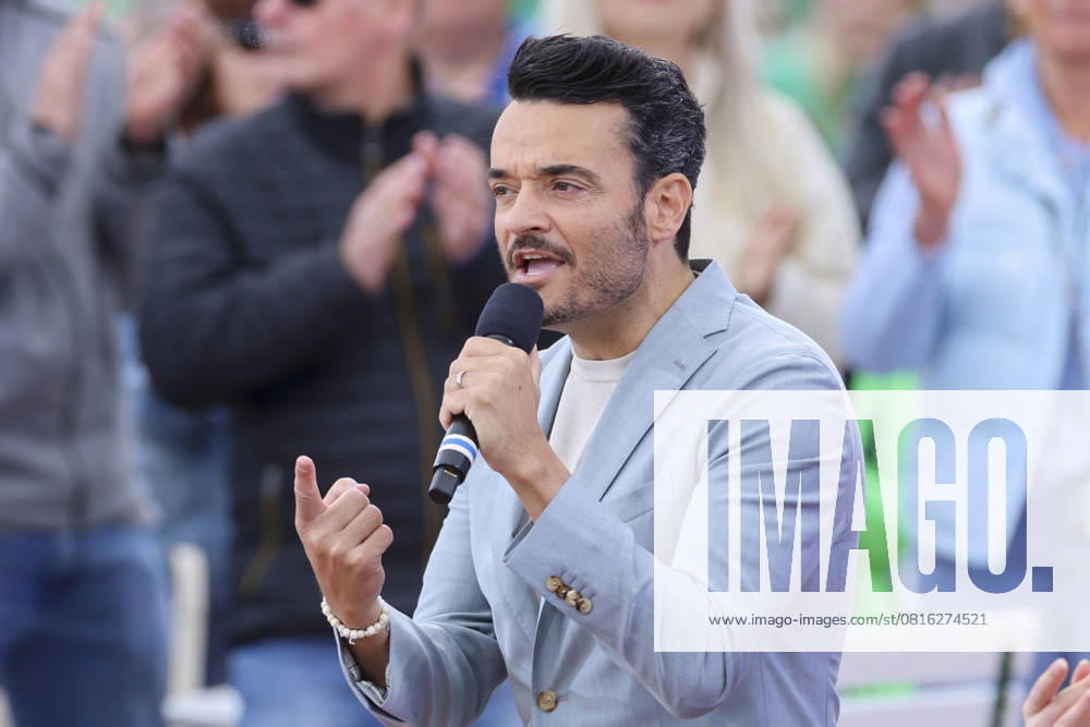Giovanni Zarella stands on the stage, Saisoneroeffnung, ZDF Fernsehgarten, ZDF Sendezentrum on May 04, 2025 in Mainz, Germany Photo by Marco Steinbrenner DeFodi Images Giovanni Zarella stands on the stage, Saisoneroeffnung, ZDF Fernsehgarten, ZDF Sendezentrum, May 4, 2025 in Mainz, Germany Photo by Marco Steinbrenner DeFodi Images