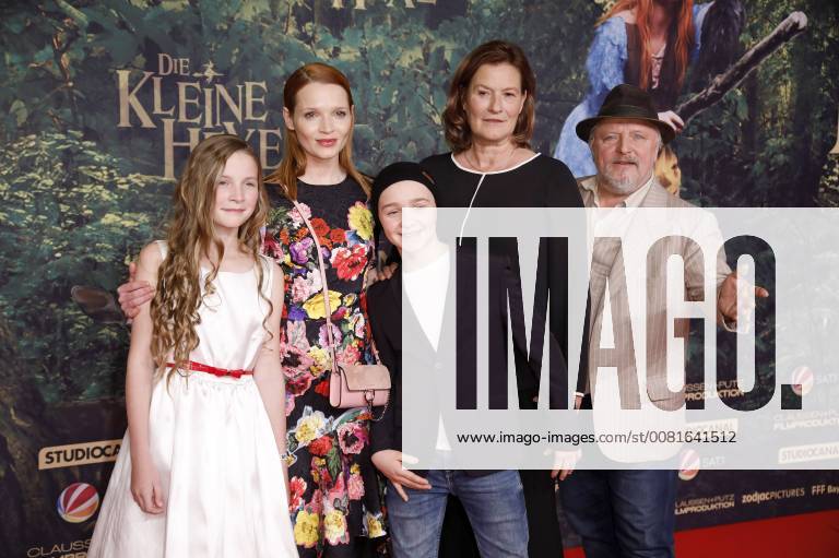 Momo Beier Karoline Herfurth Luis Vorbach Suzanne von Borsody and Axel Prahl at the premiere of the movie the little witch in the Mathäser Filmpalast in Munich 21 01 2018 Foto:xS.xGabschx xFuturexImage