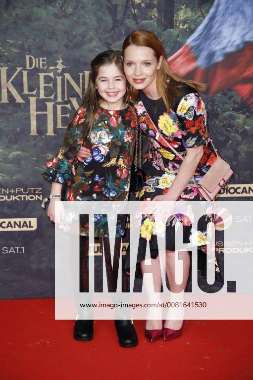 Amelie Klein and Karoline Herfurth at the premiere of the movie the little witch in the Mathäser Filmpalast in Munich 21 01 2018 Foto:xS.xGabschx xFuturexImage