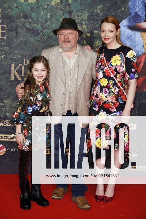 Amelie Klein Axel Prahl and Karoline Herfurth at the premiere of the movie the little witch in the Mathäser Filmpalast in Munich 21 01 2018 Foto:xS.xGabschx xFuturexImage
