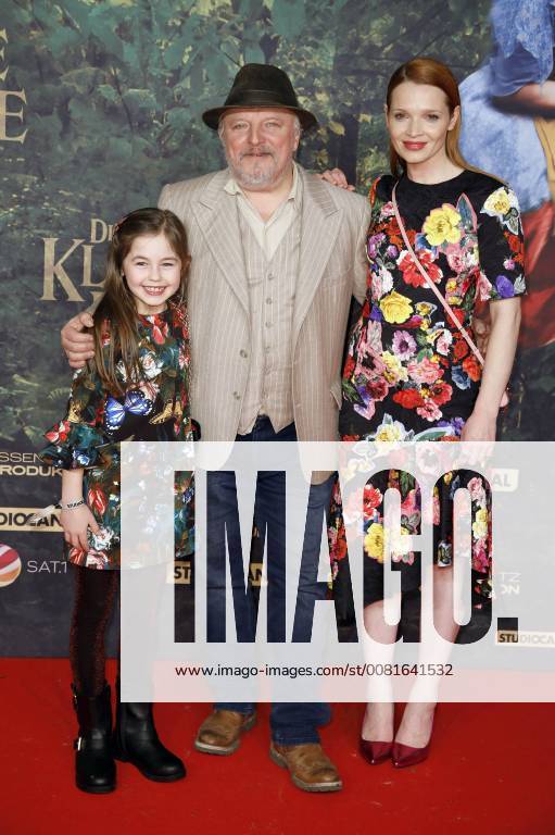 Amelie Klein Axel Prahl and Karoline Herfurth at the premiere of the movie the little witch in the Mathäser Filmpalast in Munich 21 01 2018 Foto:xS.xGabschx xFuturexImage