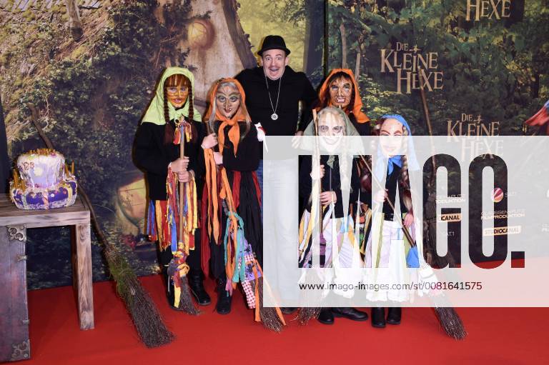 Tom from the ISAR River with the Kirchseeon witches at the premiere of the movie the little witch in the Mathäser Filmpalast in Munich 21 01 2018 Foto:xP.xSchönbergerx xFuturexImage
