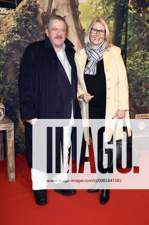 Joseph Haggag Connor with girlfriend Bettina Geyer at the premiere of the movie the little witch in the Mathäser Filmpalast in Munich 21 01 2018 Foto:xP.xSchönbergerx xFuturexImage