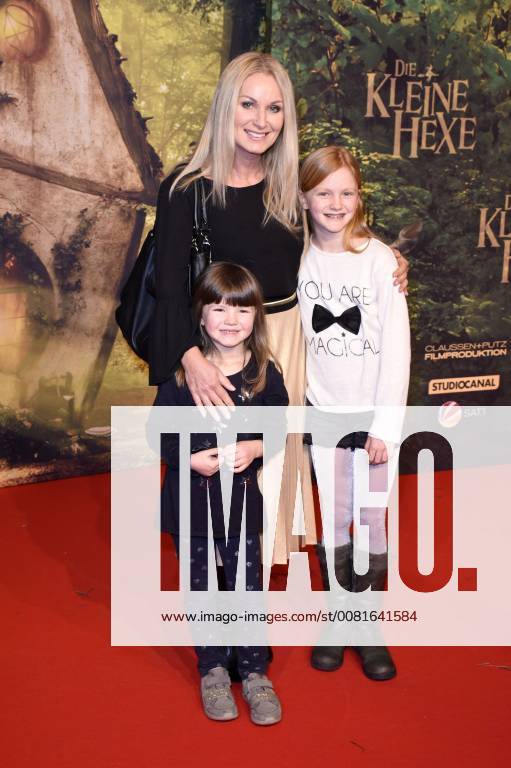 Eva Garib with her daughters Amelie and Tony at the premiere of the movie the little witch in the Mathäser Filmpalast in Munich 21 01 2018 Foto:xP.xSchönbergerx xFuturexImage