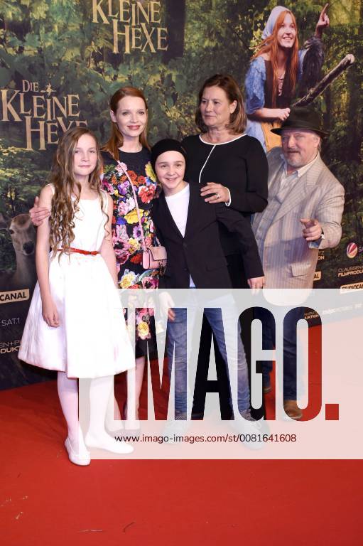 Momo Beier Karoline Herfurth Luis Vorbach Suzanne von Borsody and Axel Prahl at the premiere of the movie the little witch in the Mathäser Filmpalast in Munich 21 01 2018 Foto:xP.xSchönbergerx xFuturexImage