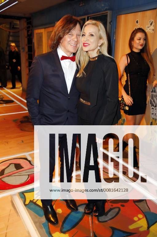 Jürgen Drews wife Ramona at the premiere of the musical Fack ju Goethe se Mjusicäl in the Werk7 Theatre Munich 21 01 2018 Foto:xS.xGabschx xFuturexImage