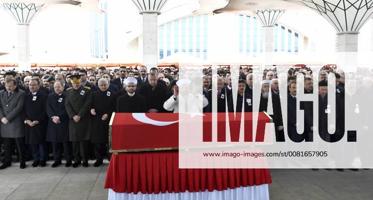 Themen der Woche January 23, 2018 - Ankara, Turkey - Turkish President Recep Tayyip Erdogan (C) attends the funeral ceremony of Musa Ozalkan, a Turkish soldier who was killed in cross-border clashes with Kurdish Popular Protection Units (YPG) forces on 22 January at Kilis, Ankara, Turkey, 23 January 2018. Reports state on 20 January 2018 that the Turkish army is on an operation named Operation Olive Branch in Syria s northern regions against the Kurdish Popular Protection Units (YPG) forces which control the city of Afrin. Turkey classifies the YPG as a terrorist organization. (Depo Photos) 15907364
