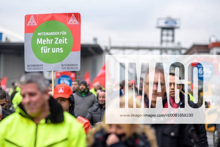 Warnstreick IG metal at Ford in Cologne 23 01 2018 Ford employees at the warning of the IG metal at work in Cologne Niel on 23 01 2018 photo Jörg Schüler Cologne, North Rhine-Westphalia Germany Ford works