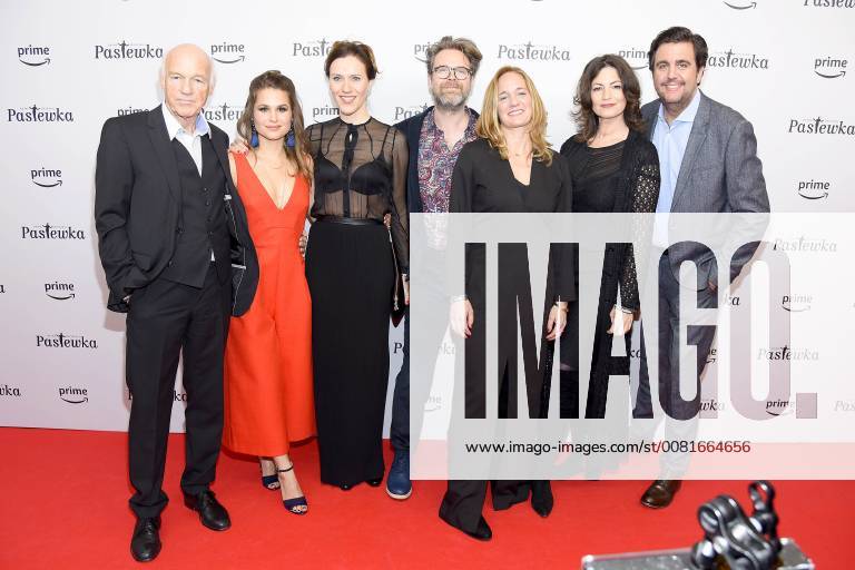 Dietrich Hollinderbaeumer Cristina do Rego Bettina Lamprecht Matthias Matschke Sonsee new Sabine Vitua Bastian Pastewka at the premiere of the Amazon Prime video series Pastewka at Kino international in Berlin on 23 01 2018