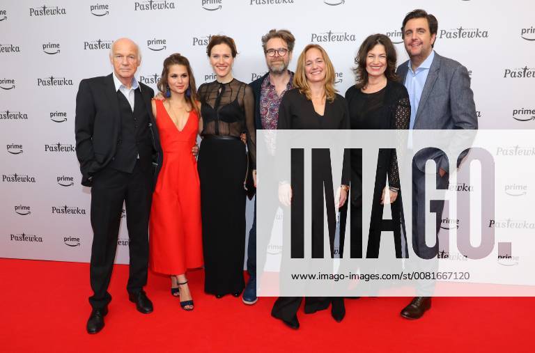 Dietrich Hollinderbaeumer Cristina do Rego Bettina Lamprecht Matthias Matschke Sonsee new Sabine Vitua Bastian Pastewka for Amazon Prime Pastewka film premiere in the cinema international Karl Marx Allee Berlin copyright imago stock people GmbH Tinkeres date 23 01 2018 movie Pastewka