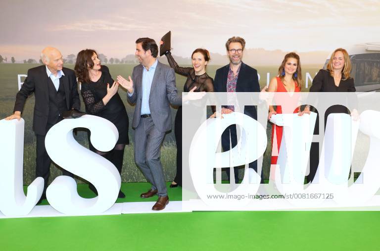 Dietrich Hollinderbaeumer Sabine Vitua Bastian Pastewka Bettina Lamprecht Matthias Matschke Cristina do Rego Sonsee Neu in the Amazon Prime Pastewka film premiere in the cinema international Karl Marx Allee Berlin copyright imago stock people GmbH Tinkeres date 23 01 2018 movie Pastewka