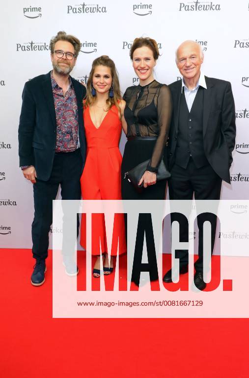 Matthias Matschke Cristina do Rego Bettina Lamprecht Dietrich Hollinderbaeumer at the Amazon Prime Pastewka film premiere in the cinema international Karl Marx Allee Berlin copyright imago stock people GmbH Tinkeres date 23 01 2018 film Pastewka