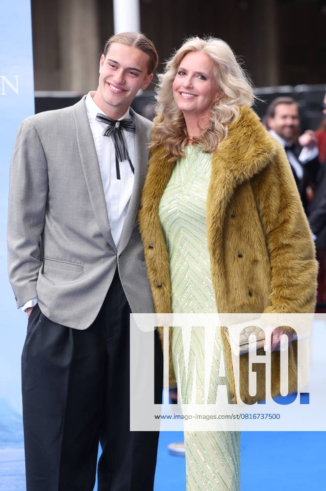 . 06 05 2025. London, United Kingdom. Penny Lancaster and son arriving at the Ocean with David Attenborough premiere in London. xStephenxLockx xi-Imagesx IIM-25922-0010