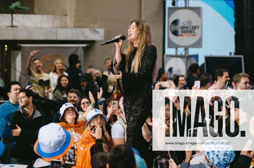 Kelly Clarkson performs at The Today Show 2025 Citi Concert Series at Rockefeller Plaza in New York. Dinara Khairova Zuma Press May 6, 2025 New York United States - ZUMAp281 20250506_zea_p281_032