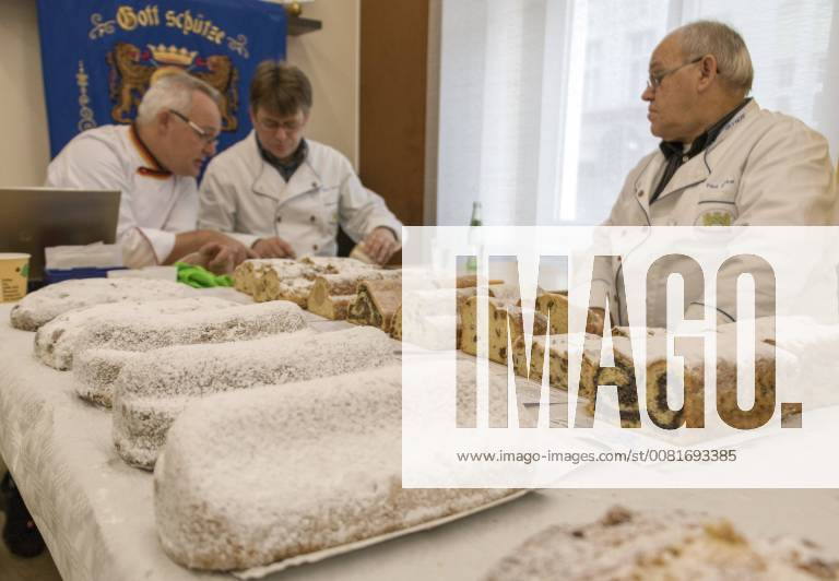Tunnel test in Western Pomerania which takes traditional tunnel test every year before the start of the advent season in Stralsund instead of the craft bakers from Mecklenburg-Vorpommern Christmas butter and almond Stollen imagine the jury with poppy seeds