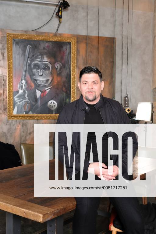 Hamburg Tim Mälzer presents in its hamburger restaurant Bullerei the new season kitchen impossible from the age 4 2 2018 to see on VOX