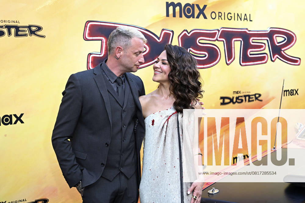 Camille Guaty with husband Sy Rhys Kaye at the premiere of the HBO Max original series Duster at Universal Studios Universal City, 08 05 2025 Foto:xD.xStarbuckx xFuturexImagex duster_5554