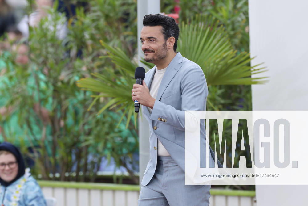 Giovanni Zarella stands on the stage, Saisoneroeffnung, ZDF Fernsehgarten, ZDF Sendezentrum on May 04, 2025 in Mainz, Germany Photo by Marco Steinbrenner DeFodi Images Giovanni Zarella stands on the stage, Saisoneroeffnung, ZDF Fernsehgarten, ZDF Sendezentrum, May 4, 2025 in Mainz, Germany Photo by Marco Steinbrenner DeFodi Images