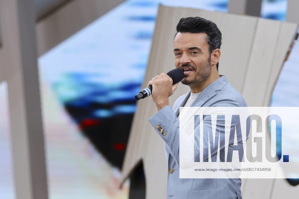 Giovanni Zarella stands on the stage, Saisoneroeffnung, ZDF Fernsehgarten, ZDF Sendezentrum on May 04, 2025 in Mainz, Germany Photo by Marco Steinbrenner DeFodi Images Giovanni Zarella stands on the stage, Saisoneroeffnung, ZDF Fernsehgarten, ZDF Sendezentrum, May 4, 2025 in Mainz, Germany Photo by Marco Steinbrenner DeFodi Images