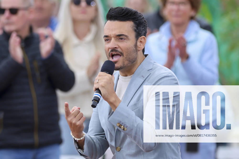 Giovanni Zarella stands on the stage, Saisoneroeffnung, ZDF Fernsehgarten, ZDF Sendezentrum on May 04, 2025 in Mainz, Germany Photo by Marco Steinbrenner DeFodi Images Giovanni Zarella stands on the stage, Saisoneroeffnung, ZDF Fernsehgarten, ZDF Sendezentrum, May 4, 2025 in Mainz, Germany Photo by Marco Steinbrenner DeFodi Images
