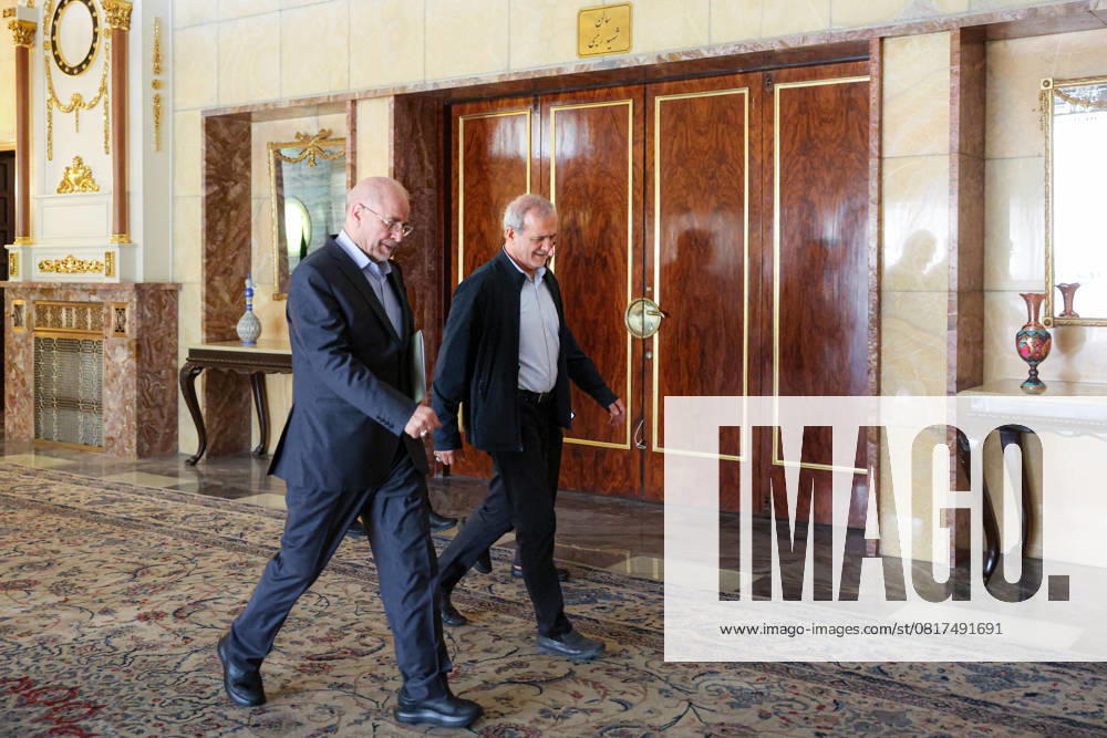 Iranian President MASOUD PEZESHKIAN (R), and Iranian Speaker of the Parliament MOHAMMAD BAGHER GHALIBAF (L) arrive a meeting of the heads of the three branches of government in Tehran. Tehran Iran - ZUMAi98_ 20250510_zih_i98_060