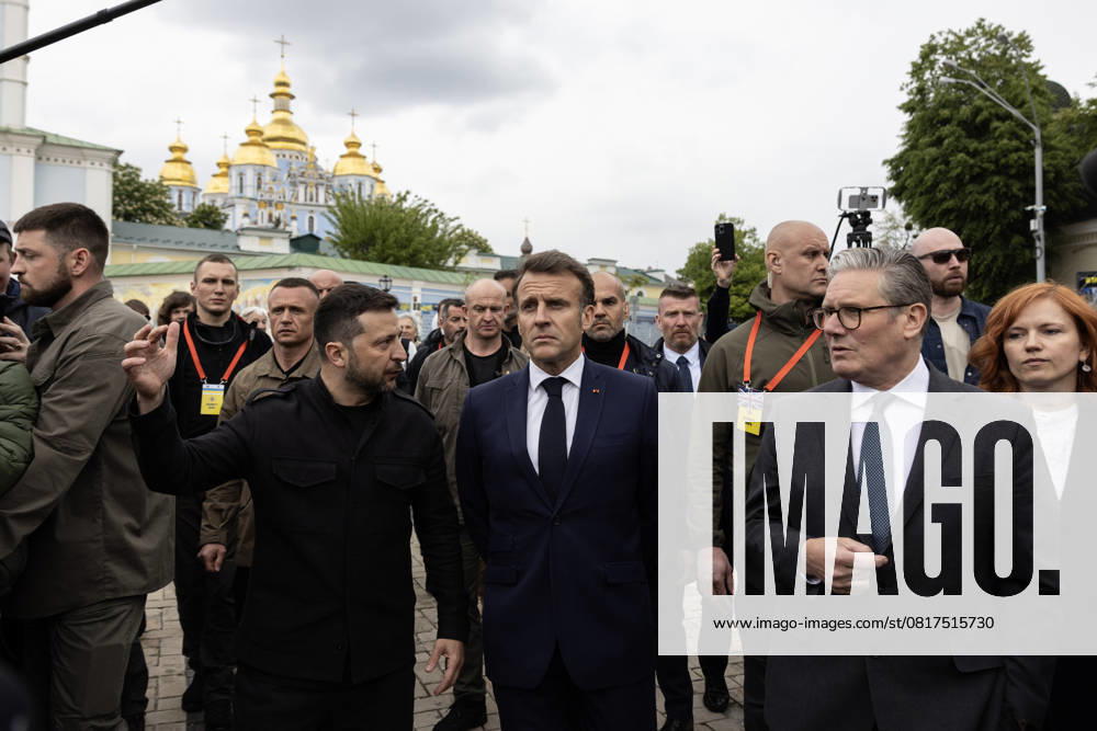 Prime Minister Keir Starmer visits Ukraine 10 05 2025. Kyiv, Ukraine. Prime Minister Keir Starmer and Emmanuel Macron walk in the street with Volodymyr Zelenskyy, President of Ukraine during a visit to Ukraine., Credit:Simon Dawson Avalon Ukraine, Kyiv