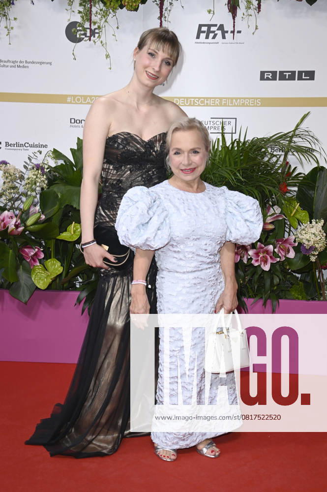 ChrisTine Urspruch with daughter Lilo Materna at the 75th German Film Awards 2025 ceremony at the Theater am Potsdamer Platz Berlin, 09 05 2025 Foto:xF.xFuturexImagex filmpreis_6453